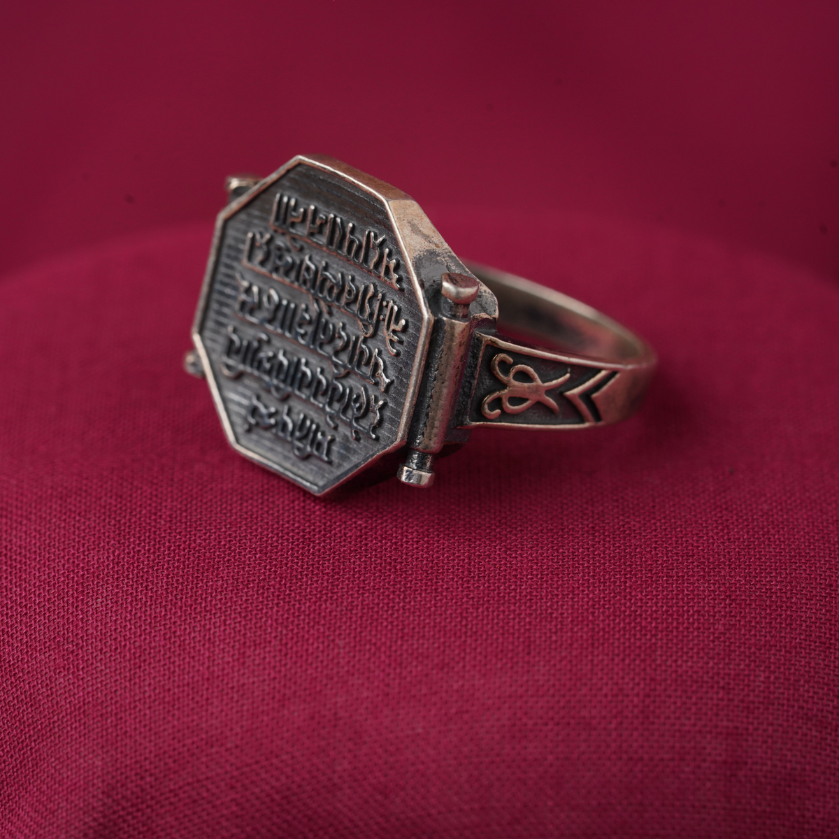 Silver rajmudra anguthi