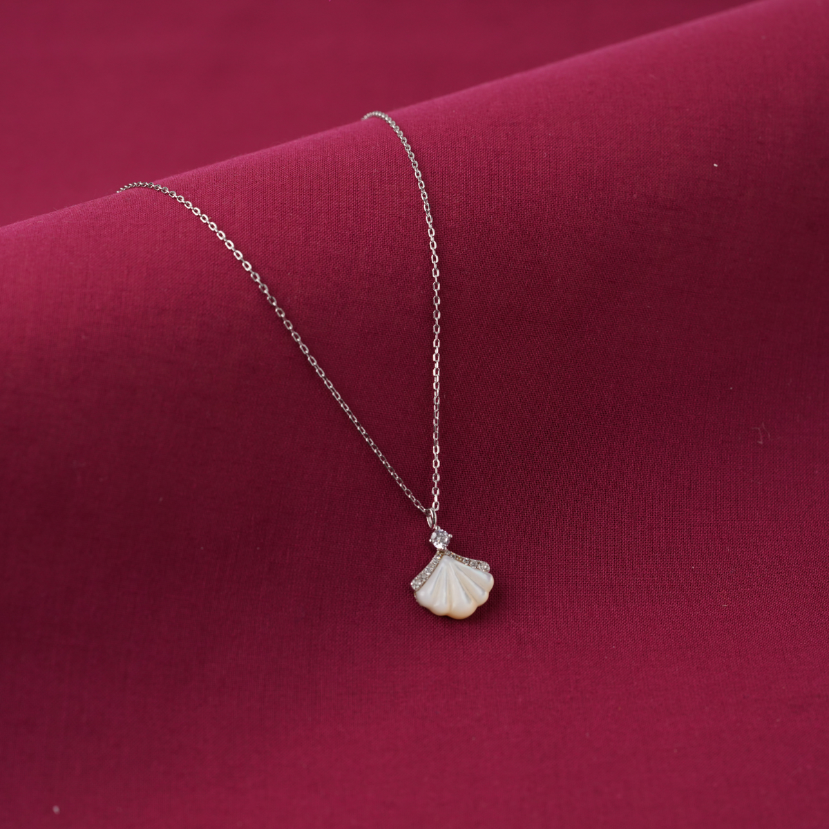 Silver chain with pendant