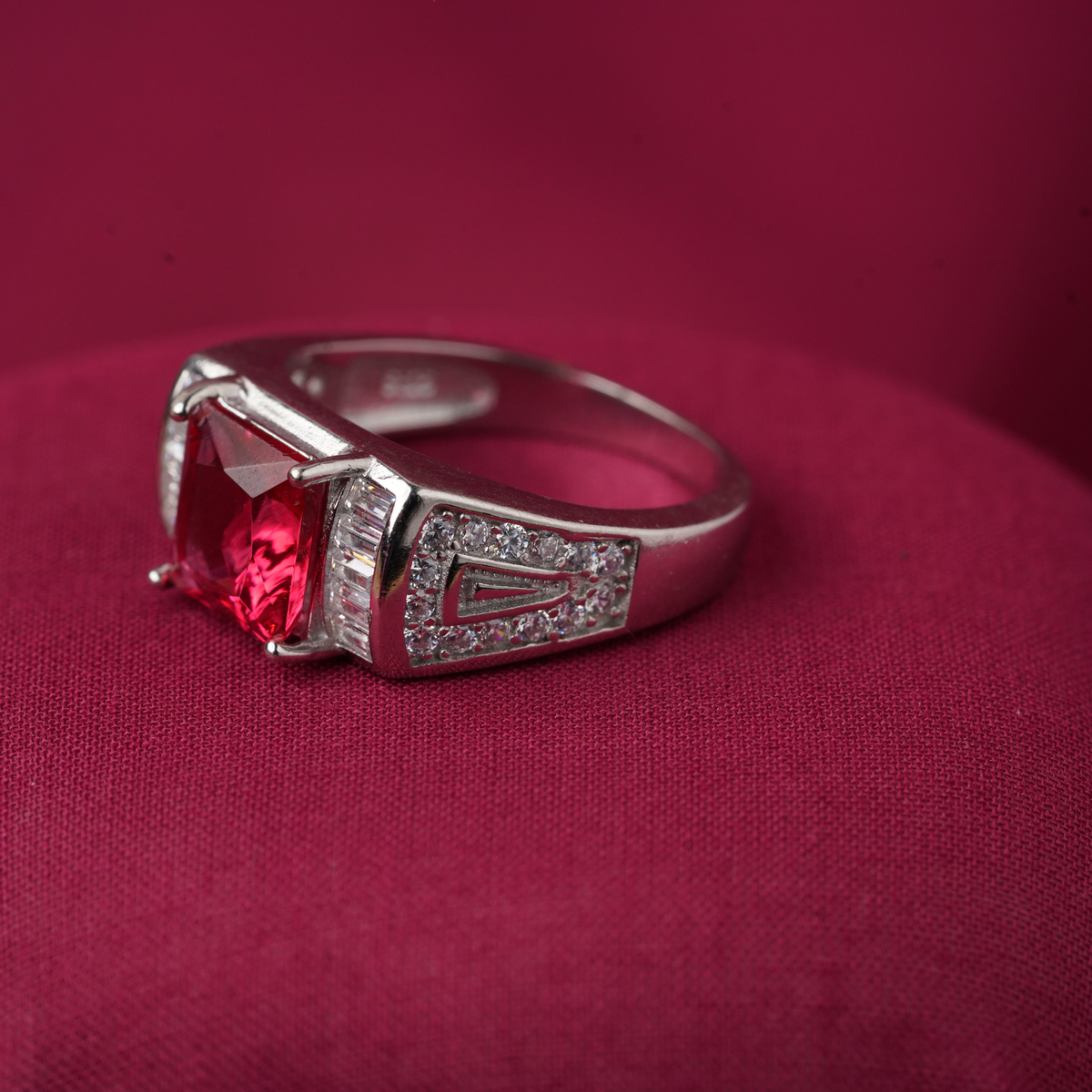 Silver gents ring